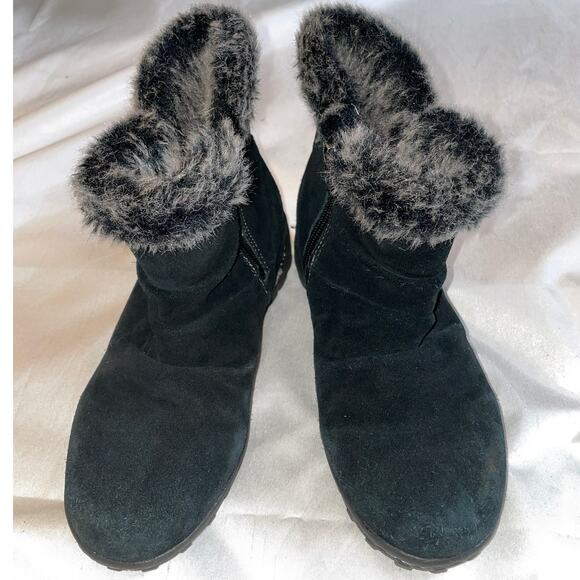 Khombu Shoes - Khombu Suede All Weather Booties - Size Women's 7M - With Faux Fur - Little Wear